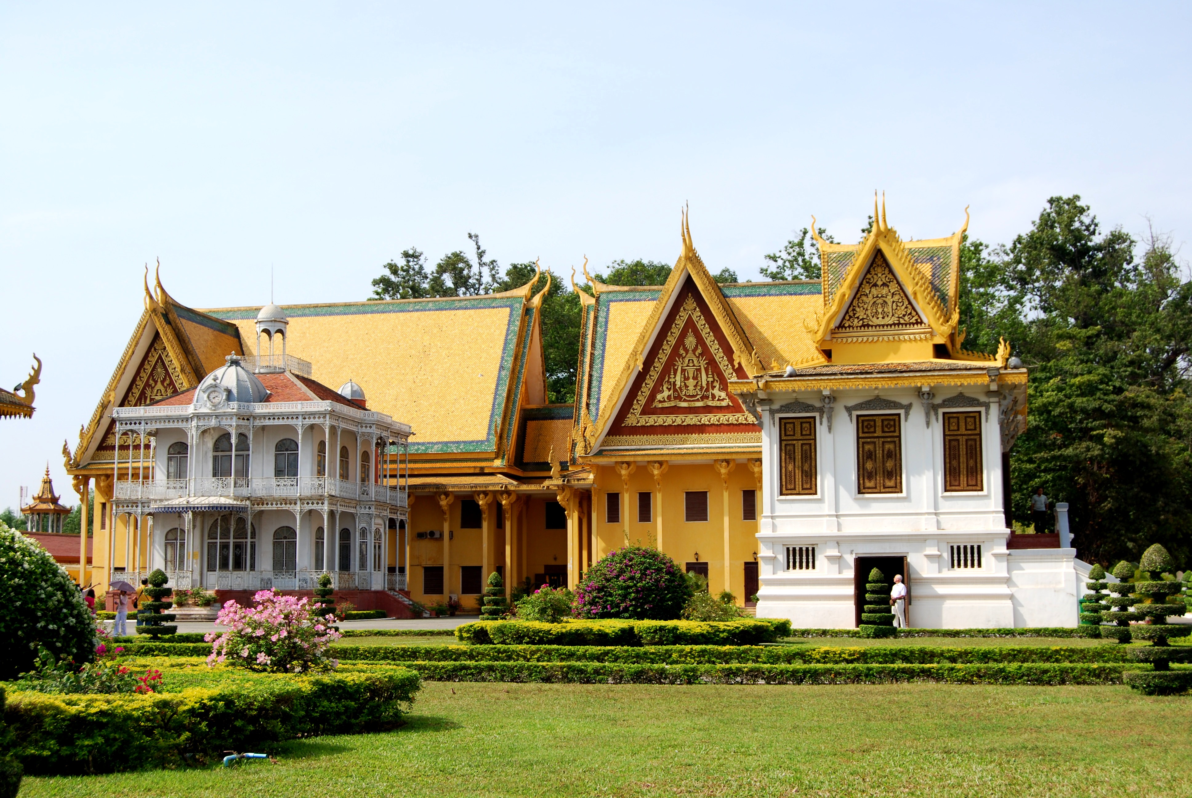 Phnom Pehn, city of Genocide, Temples and Palaces.